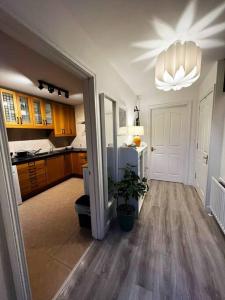 Snug House - Dromore Village - Lagan River View