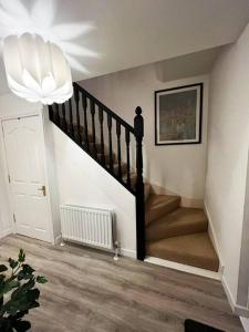 Snug House - Dromore Village - Lagan River View