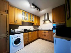 Snug House - Dromore Village - Lagan River View