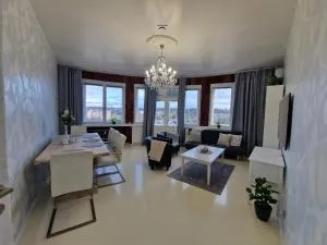 Quiet spacious apartment with a balcony - Pelc Tyrolca