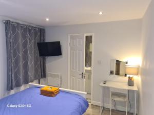 The Reading apartment with gardens, suitable for contractors