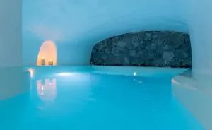 Blue Cave Oasis with Underground Jacuzzi - Órmos Athiniós