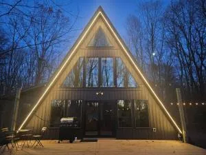 Modern A-frame in woods' embrace with a Hot Tub - Джим-Торп