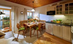 Two-Bedroom Apartment with Mountain View room in Köllhof