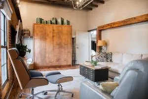 Sweet Lancaster Apt. B - Gap