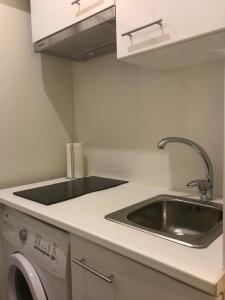 Charming Studio Apartment in Campolide - ZAMB F