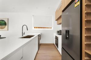 Vinny Beach House for 12 Vincentia