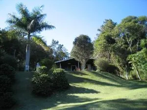 Linda chácara em Ibiuna com lago e piscina - Parurus