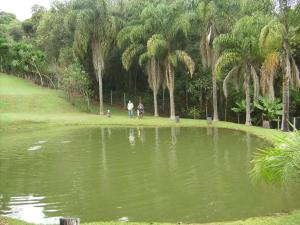 Linda chácara em Ibiuna com lago e piscina