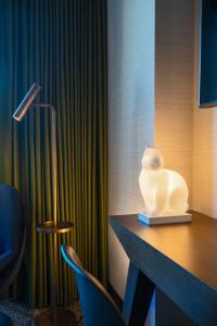 Guest Room, 1 King room in Renaissance New York Chelsea Hotel