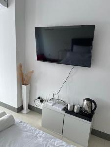 Anderson Apartment Pakuwon Mansion 1 by Shinzhouz