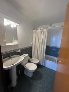 Depto frente al golf y mar