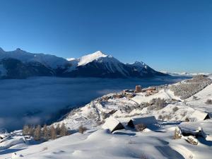 Chalets Superbe chalet avec vue montagne : photos des chambres