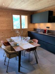 Chalets Superbe chalet avec vue montagne : photos des chambres