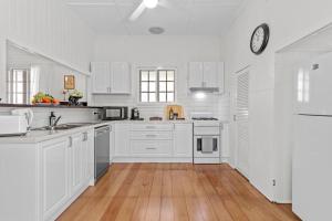 Nan’s House! 2Bed, 1Bath, 1Car ~ East Brisbane
