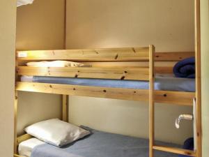 Chalet 2 chambres avec accès PMR, terrasse privée, piscine, activités plein air. - FR-1-496-246