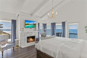 Romantic Getaway - Luxury Oceanfront Studio - Private Balcony - Fireplace
