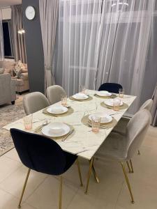 Cozy 3BR Apartment with maids room