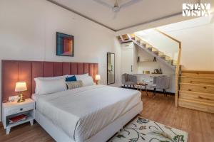 StayVista at SilverSpring Cottage with Valley View & Bonfire