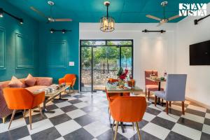 StayVista at SilverSpring Cottage with Valley View & Bonfire