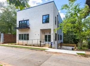 Decatur Delight Mixed- Use Apartments! - Lithonia