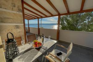 Seaside Serenity Suite - Happy Rentals