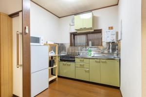 A 15-minute walk from the station direct service to Shinjuku, Shibuya, and Ueno stations神谷戸建
