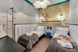 DOKI Living - Foodhall & Parking by Downtown Apartments