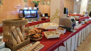 Hotels Hotel-Restaurant La Lauzetane : photos des chambres