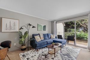 Blueground Bellevue balcony lake views SEA-704