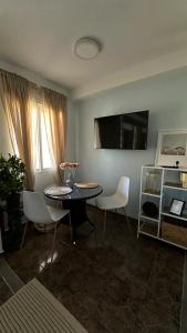 Playa de Los Naufragos Cozy Apartment with Pool