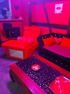 Appartements LOVE ROOM Le rouge et noir : photos des chambres