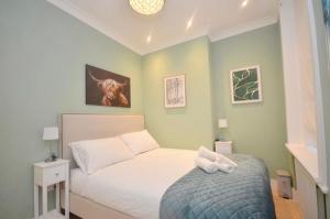 2 Bedroom Flat London,Sleeps 6, Top Floor, Roof Terrace, Next to Brixton Underground Station