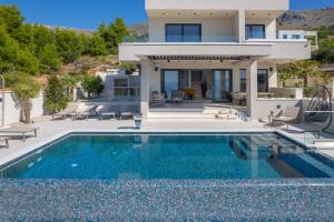 Luxury 5-bedroom villa Princess Korina with heated pool, pool table, sauna, a hot-tub