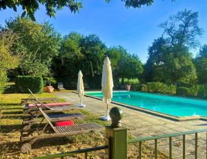 LA CHARMILLE Jolie maison de campagne 15 personnes piscine calme