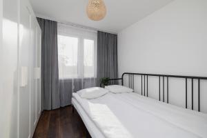 Comfortable Two-Bedroom Apartment Strzelców by Renters