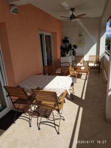 Apartment Ana with a Partial Sea View