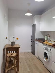 Fantástico piso nuevo, Mentidero