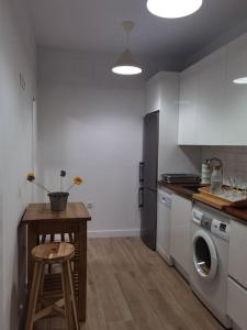 Fantástico piso nuevo, Mentidero