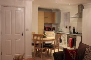 Apartment - Sleeps 2 - Parking - Station Close