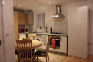 Apartment - Sleeps 2 - Parking - Station Close