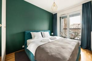 Praga Chic Apartment by BookingHost