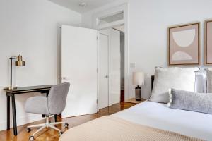 UWS 1BR w Pool Doorman Pool nr Central Park NYC-649