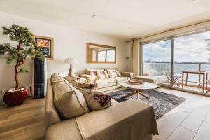 BLUE UHAINA KEYWEEK Sea view apartment Biarritz downtown