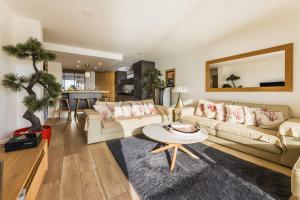 BLUE UHAINA KEYWEEK Sea view apartment Biarritz downtown