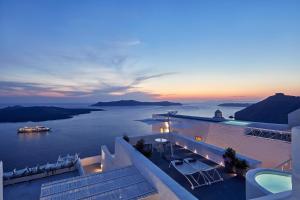 Honeymoon Executive Suite with Hot Tub and Caldera View room in Limestone