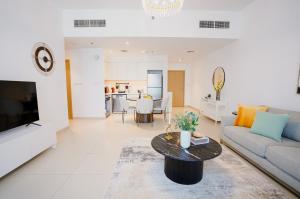 CitiHome- Iconic 1BR Stylish Living at Creek Horizon