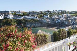 White House, Port Isaac Bay Holidays