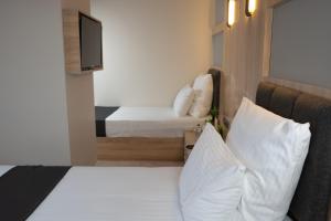 Golden River Hotel By Continent