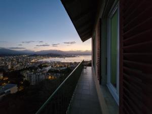 VILLA BELVEDERE DAJACCIO, VILLA ENTIERE VUE MER POUR 2 à 10 VOYAGEURS